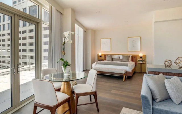 Suite with balcony