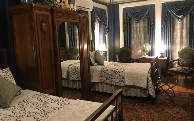 Standard Twin room with garden view