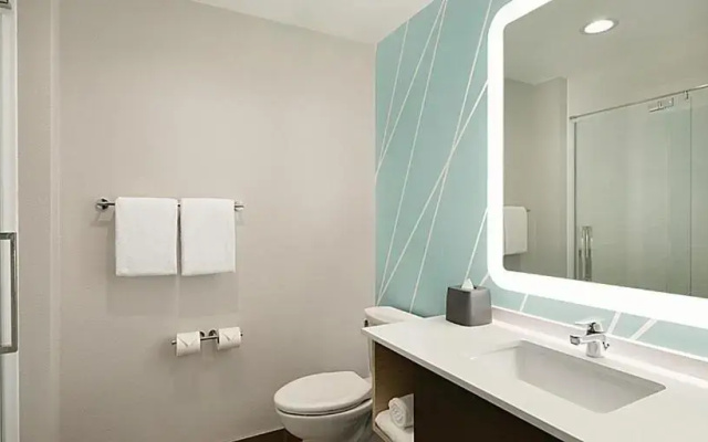 Standard Quadruple room with city view