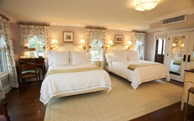 Standard Quadruple room with garden view