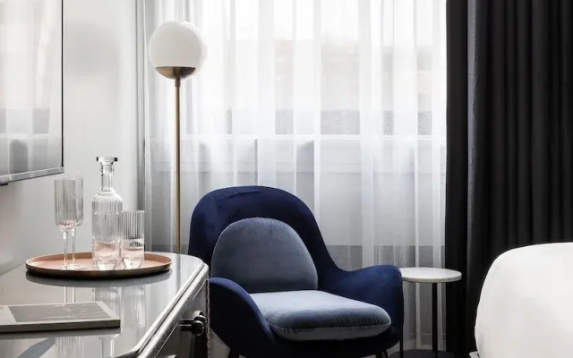 Deluxe Double room with city view