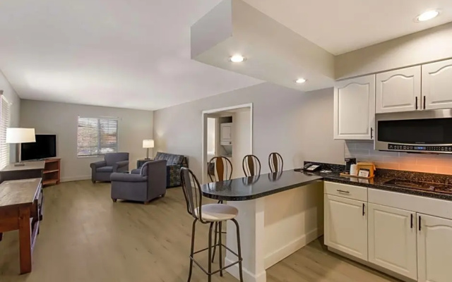 3 Bedrooms Quadruple Suite