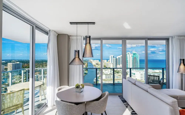 2 Bedrooms Luxury Suite with balcony and with bay view
