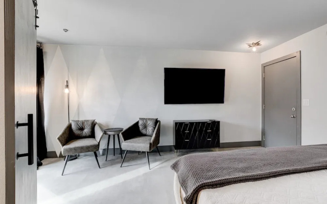 Premier room