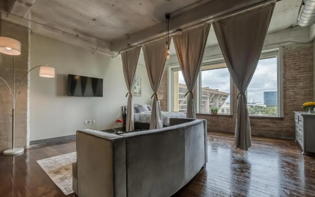 Suite with city view