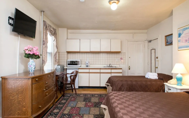 Standard Triple room