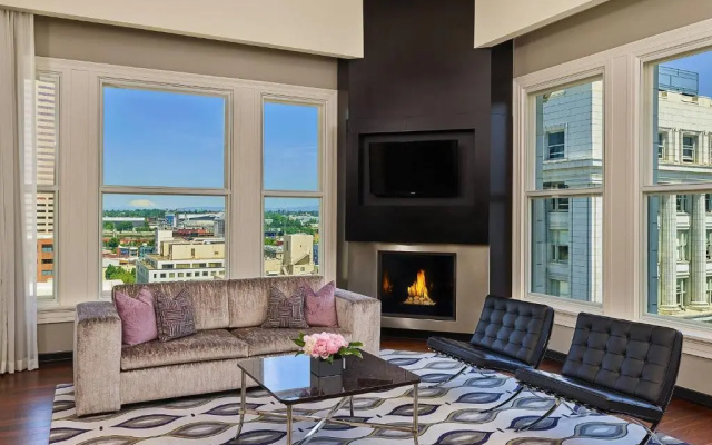 Presidential Double Club Suite