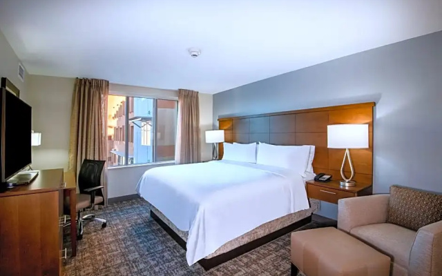 2 Bedrooms Sextuple Suite