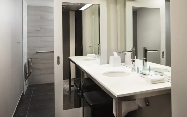 Suite with city view