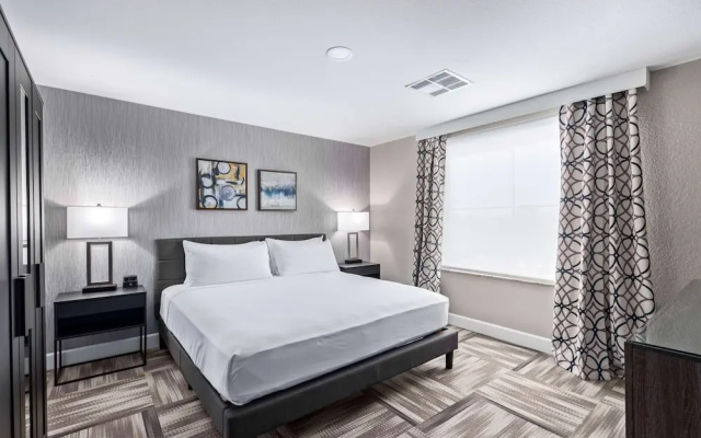 Presidential Double Suite with pool view