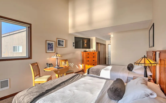 Standard Quadruple room with balcony and with land view