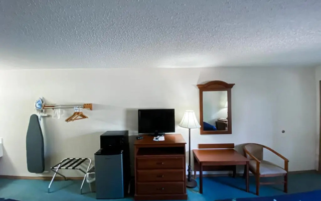Superior Double Basement room