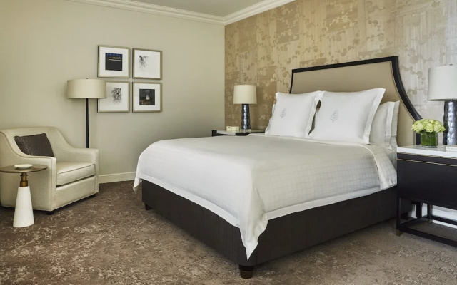 Premier Double East wing Suite