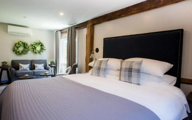 Suite with mountain view