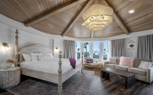 Suite with ocean view