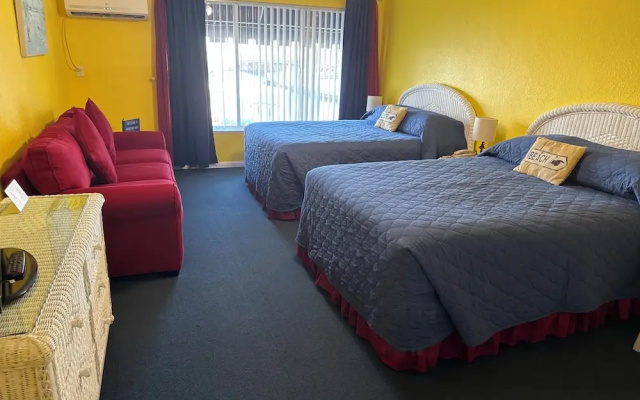 Standard Quadruple room with water view