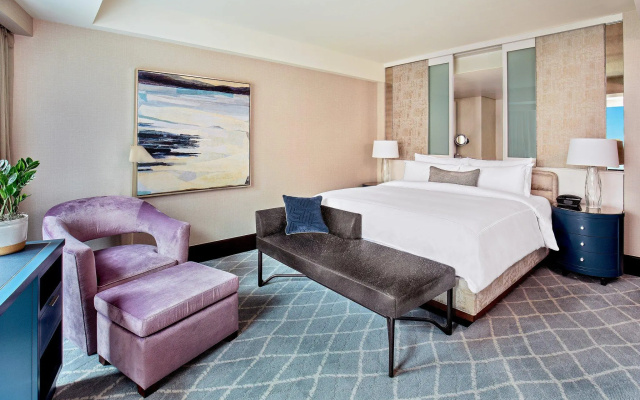 Classic Double room with Fort Point Channel View