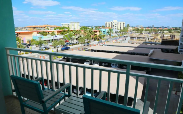 Standard room with balcony and with city view