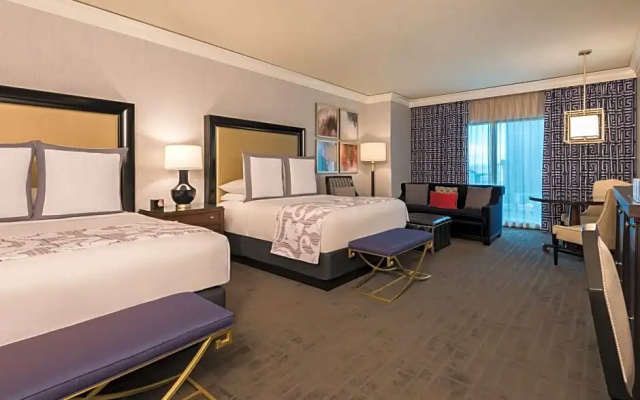 Augustus Quadruple room Fountain View