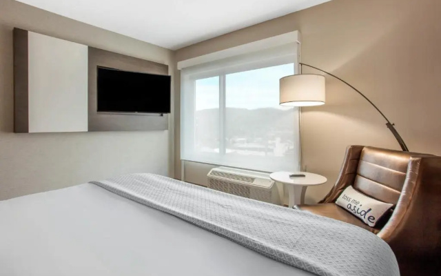 Standard room with mountain view