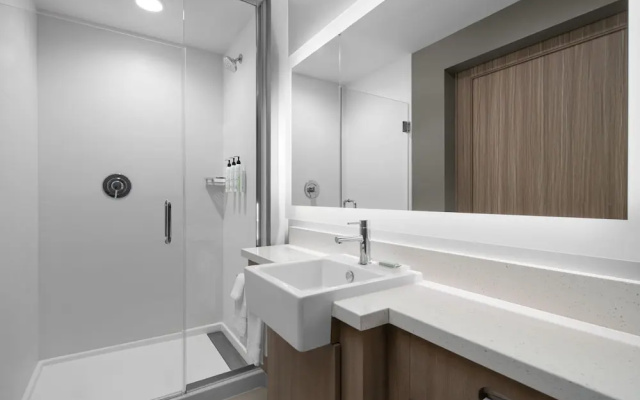 Suite with balcony and oceanfront