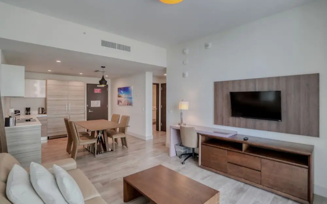 1 Bedroom Deluxe room with partial ocean view