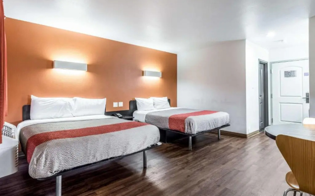 Standard Quadruple room with balcony