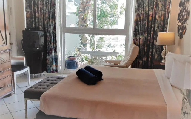 Deluxe Studio