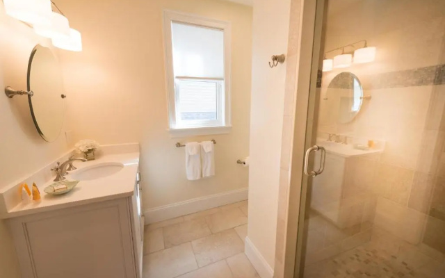 3 Bedrooms Apartment