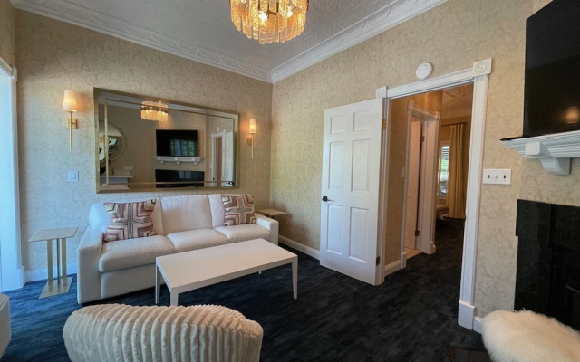 Luxury Suite