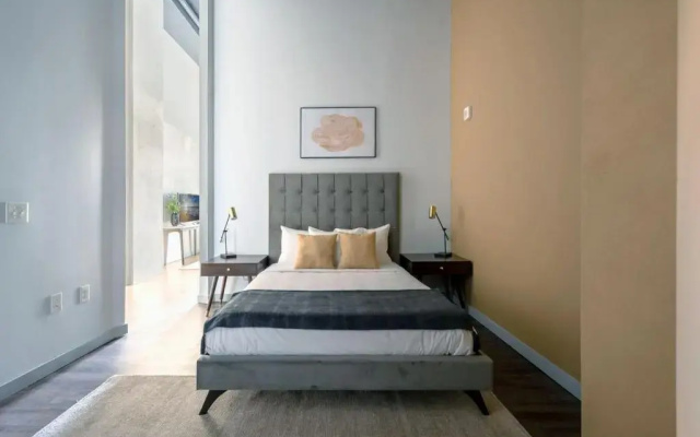 Deluxe Studio