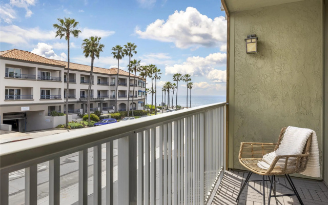 Standard Double room with balcony and with partial ocean view