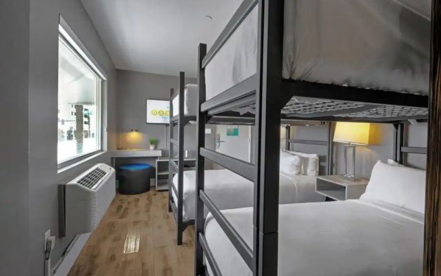 Standard Double room with pool view
