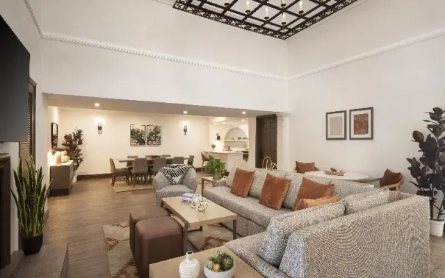 4 Bedrooms Villa with balcony
