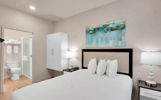 2 Bedrooms Double Suite with balcony