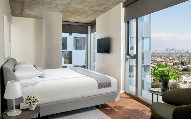 2 Bedrooms Suite Downtown