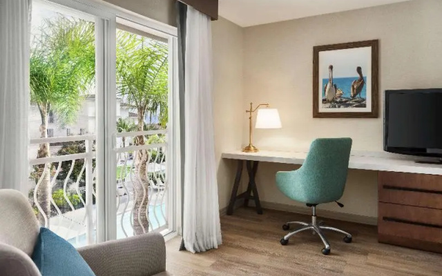 Standard Double room with balcony and with partial ocean view