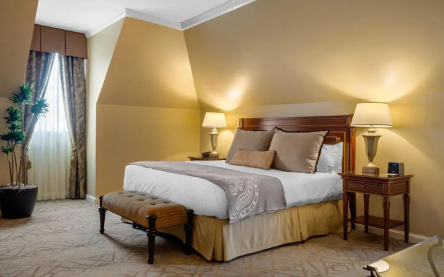 Petite Double Suite