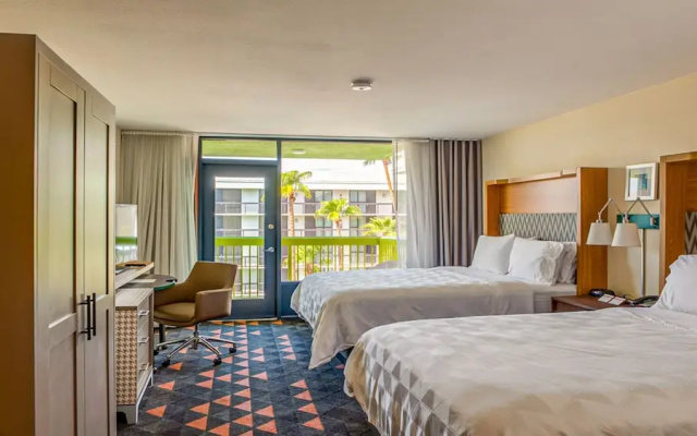 Premium Quadruple room with balcony and with pool view
