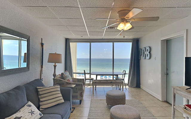 Standard room with balcony and beachfront