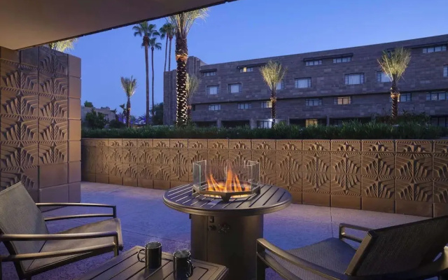 Valley Wing Firepit Double room with pool view