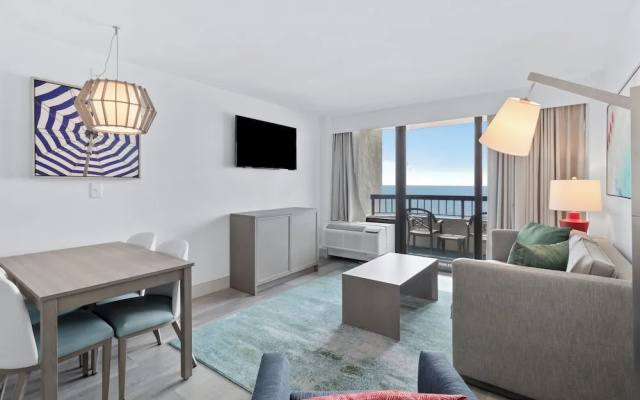 1 Bedroom Deluxe Double Suite oceanfront