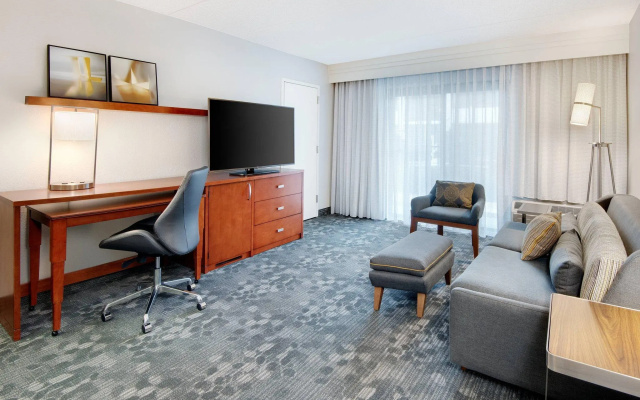 2 Bedrooms Double Suite with courtyard view