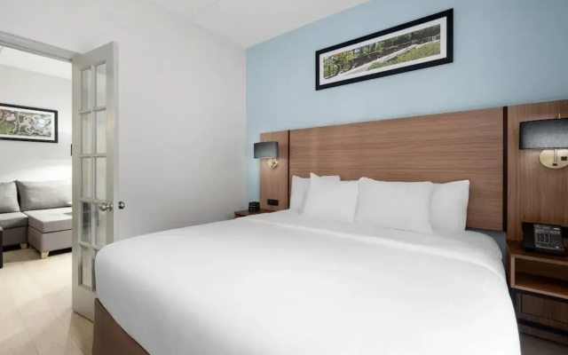 Deluxe Suite