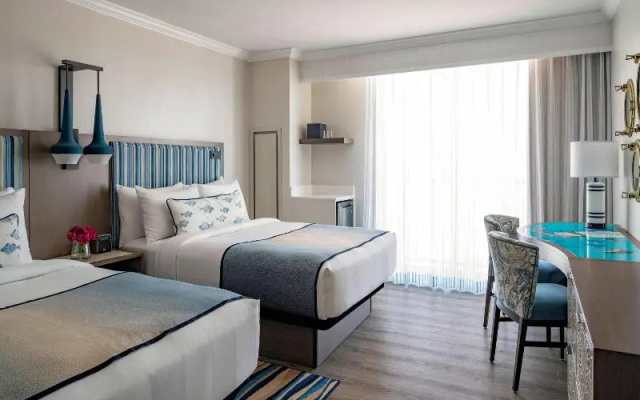 Standard Quadruple room with balcony and with partial ocean view