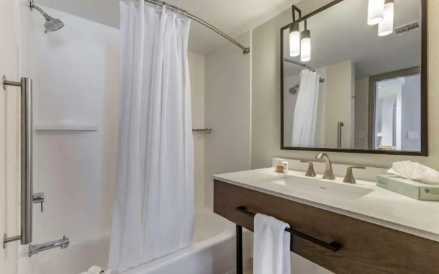 Standard Quadruple Suite