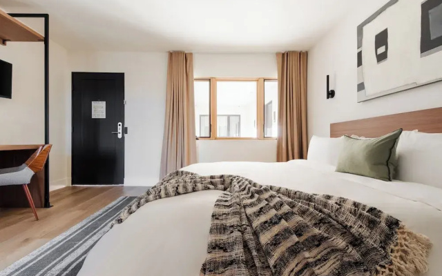 Premier Double room with balcony and with pool view