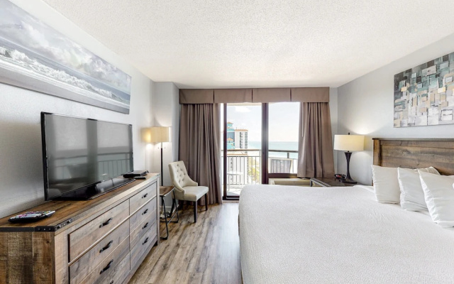 1 Bedroom Standard Double room with balcony and with partial ocean view