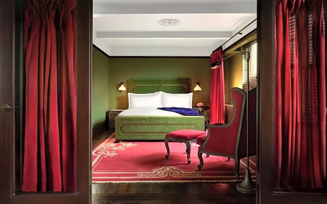 Suite with park view