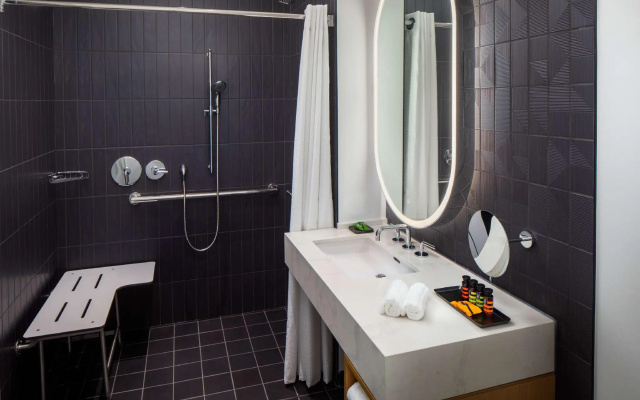 2 Bedrooms Quadruple Suite with balcony